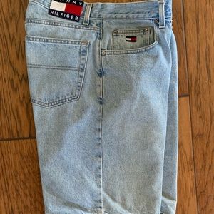 Tommy Hilfiger men’s jean shorts. 32 waist. VG condition.